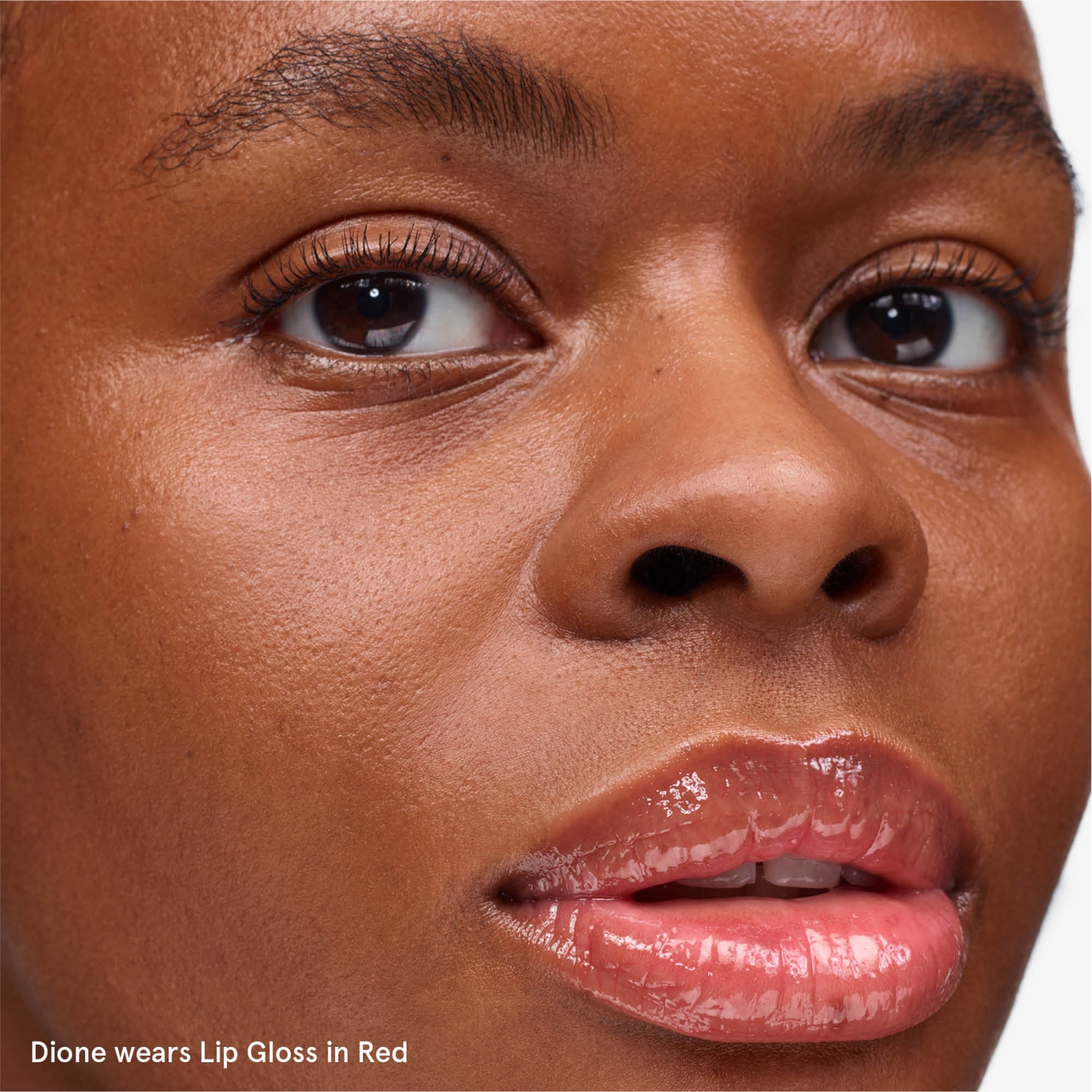 GLASSY HIGH-SHINE LIP GLOSS (GLOSS DE LABIOS)